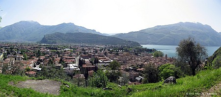 Blick über Riva del Garda