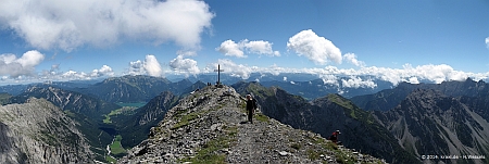 Panoramablick vom Sonnjoch nach Westen ins Rofan