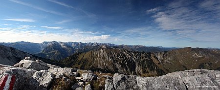 Panoramablick von der Seekarspitze ins Karwendel