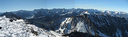 Panoramablick von der Seekarspitze ins Karwendel