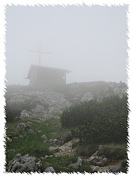 Benediktenwandgipfel in Wolken