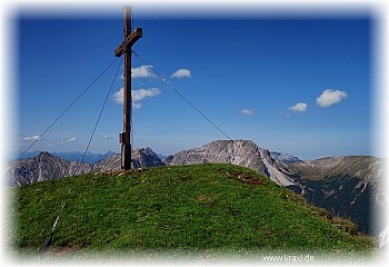 Am Gipfl der Friederspitz mit blick auf die Ammergauer Kreuzspitze.