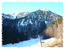 Im Hintergrund der Hirschberggipfel, davor der Kratzer