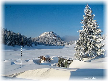 Hochries aus einem Fenster der Risenhütte