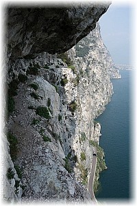 Über dem Gardasee im Percorso alpinistico Massimiliano Torti