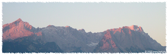 Das Wettersteigebirge bei aufgehender Sonne - Klettersteigtour Zugspitze